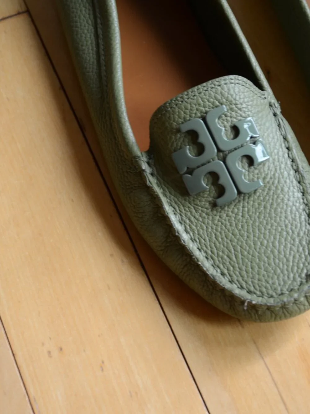 Tory Burch Olive Green Leather Logo Driving Loafers